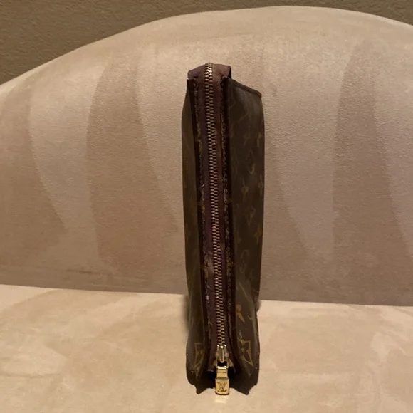 LV,  travel or make up case - Picture 3 of 10